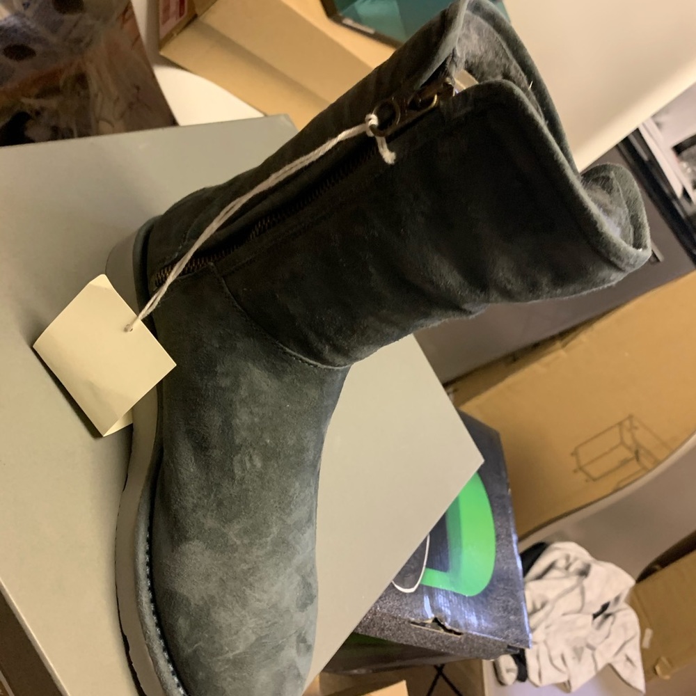 Boots UGG new size 6 - Picture 3 of 5